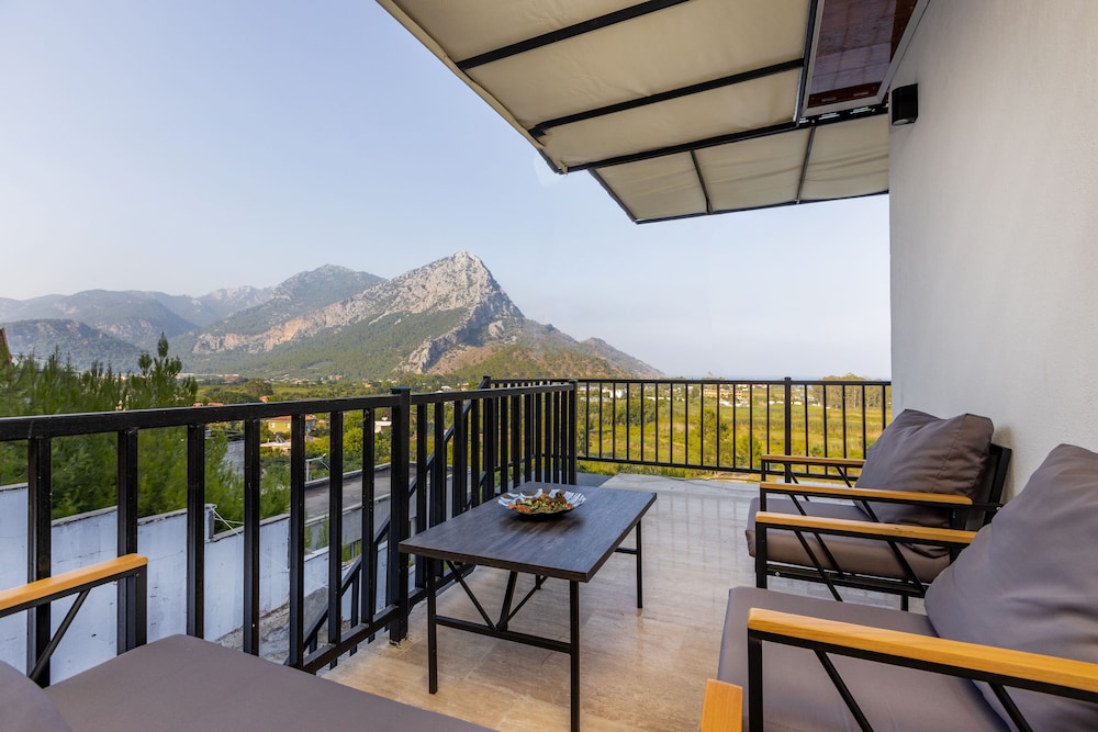 Honeymoon Penthouse photo 1