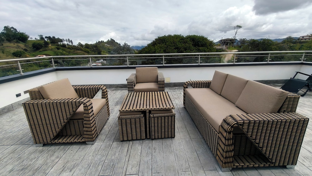Luxury Apartment, 2 Bedrooms, Mountain View photo 3
