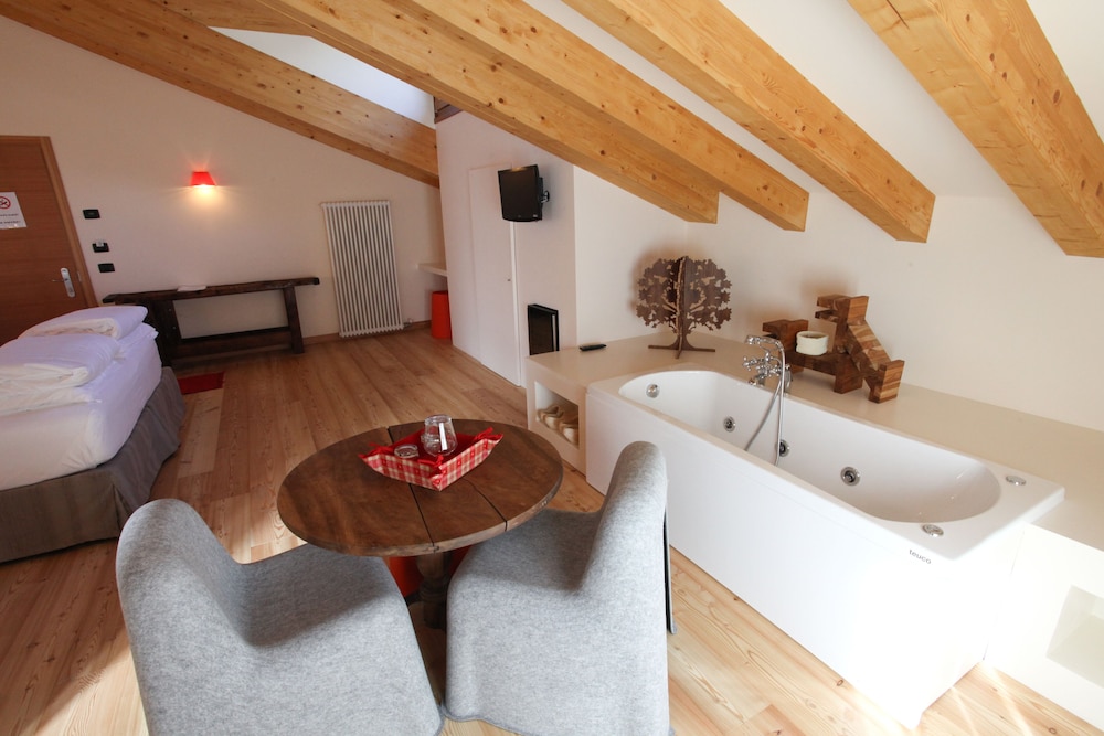 Comfort Double Room, Jetted Tub, Annex Building photo 2