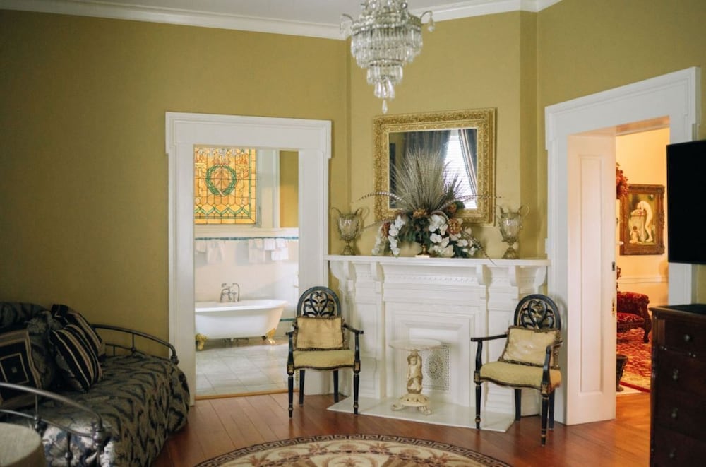 Mansion Gold Suite photo 3