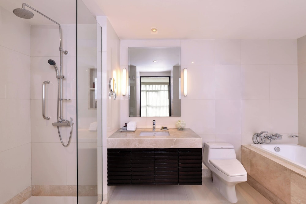 Deluxe Suite, 3 Bedrooms, City View photo 2
