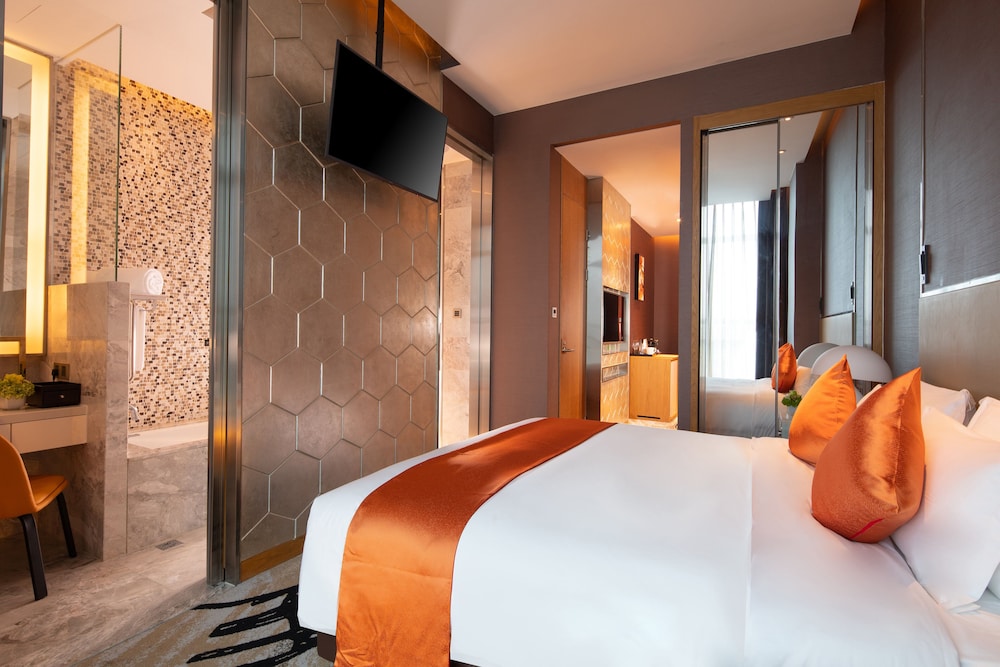 Deluxe King Bedroom photo 1