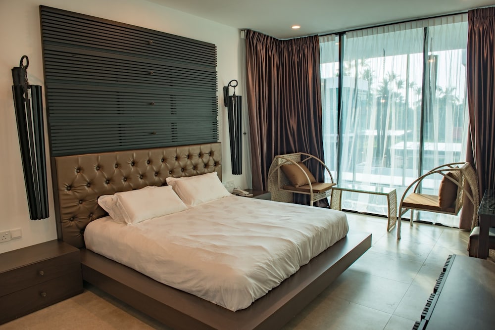 Suite (Ruby) photo 1
