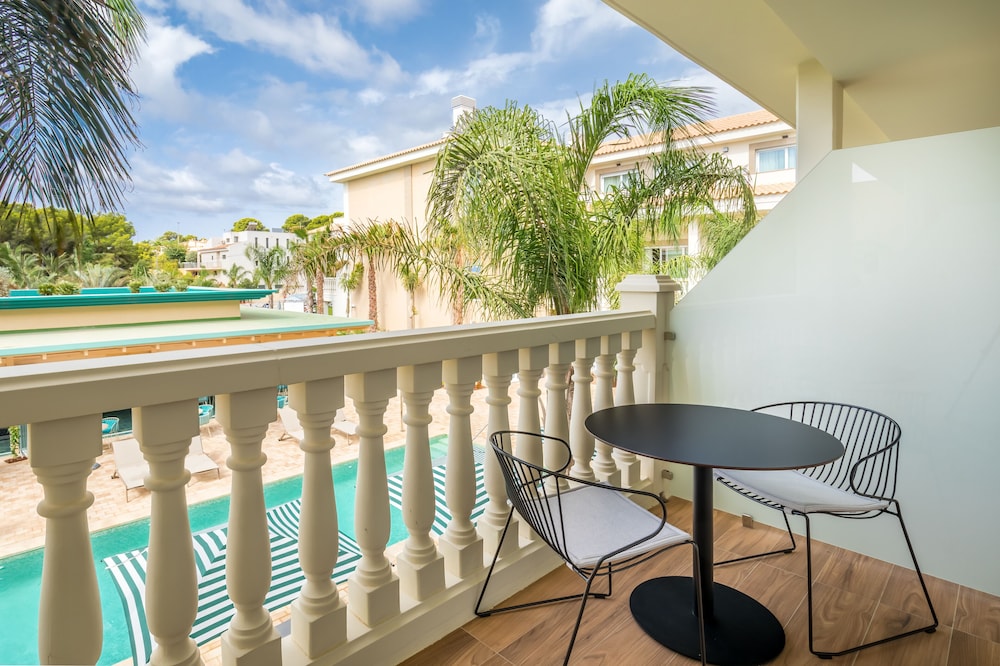 Superior Room, Pool View - Photo 4