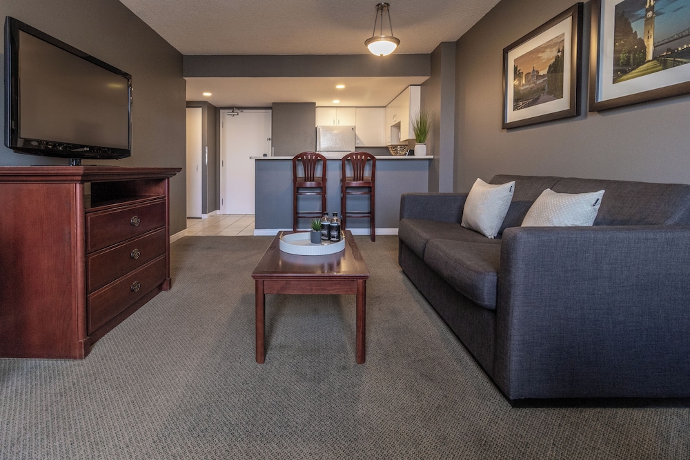 One Queen Bedroom Suite - Photo 7