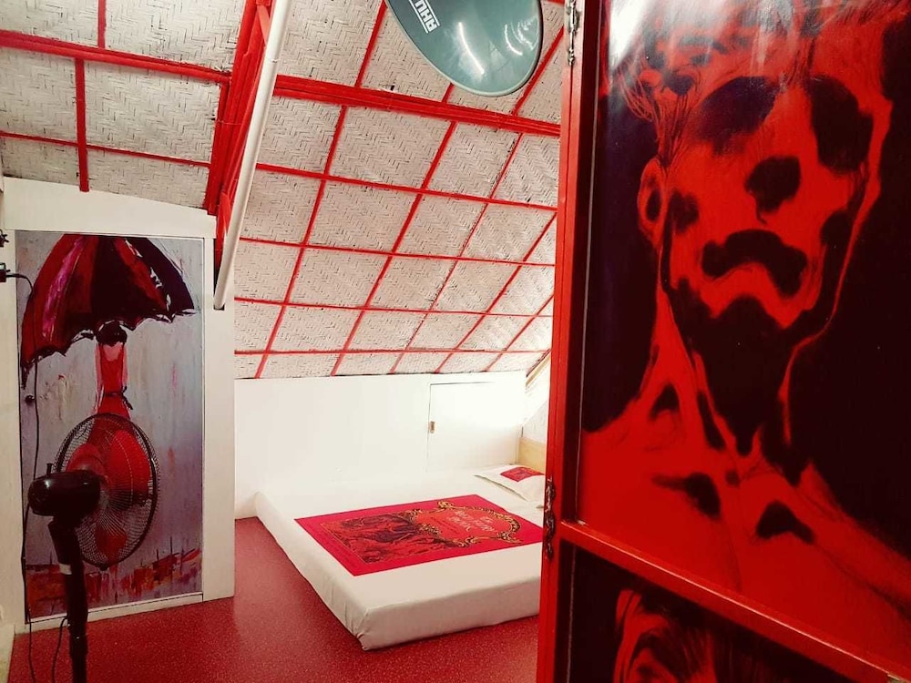 Designer Red Room photo 1