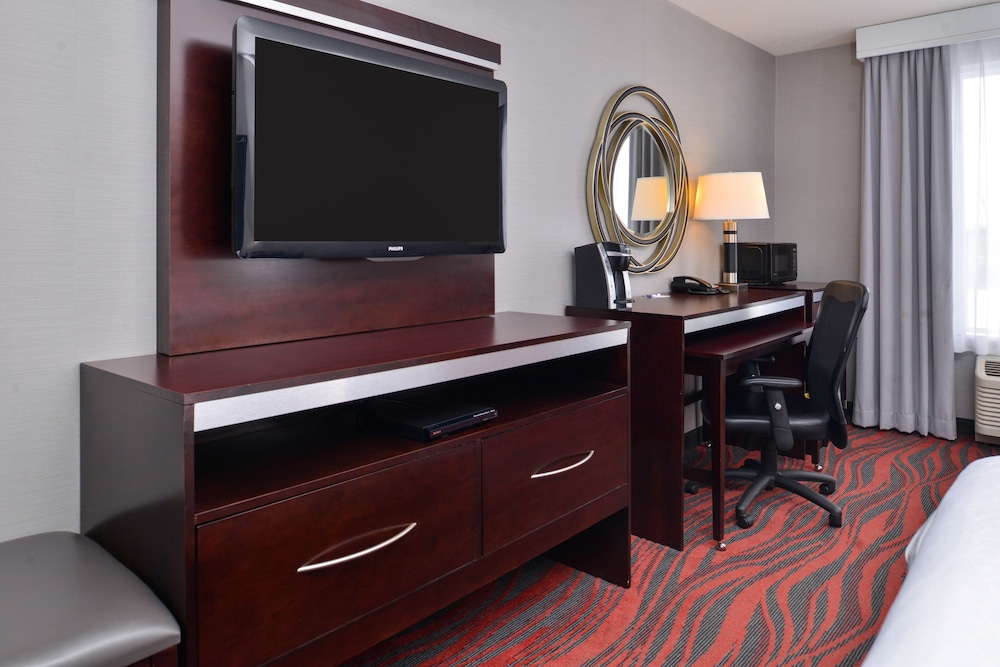 Standard Room, 1 King Bed, Accessible (Communication, Accessible Tub) photo 2