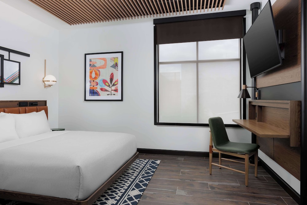Room (Queen/Twin) - Photo 1