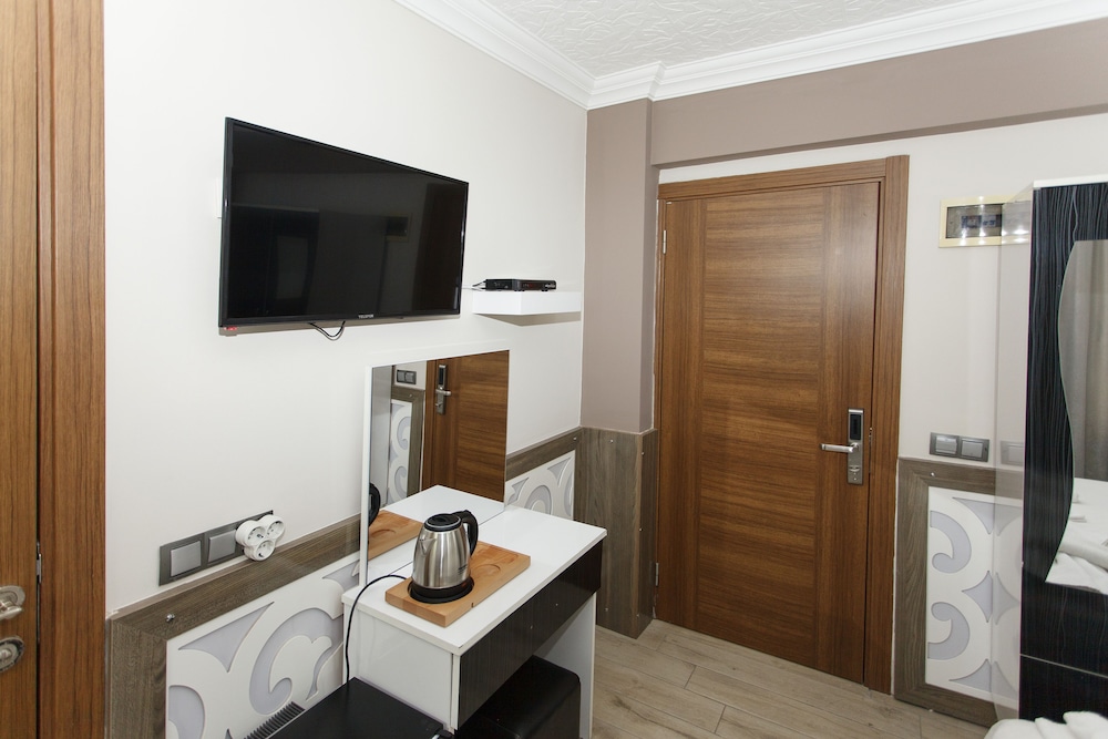 Standard Double or Twin Room - Photo 5
