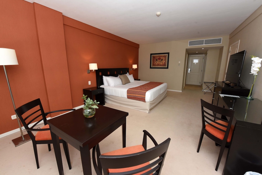 Suite, 1 King Bed photo 2