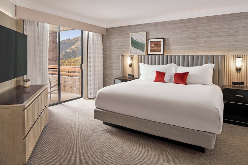 Suite, 1 King Bed, Hearing Accessible (Saguaro) - Photo 2