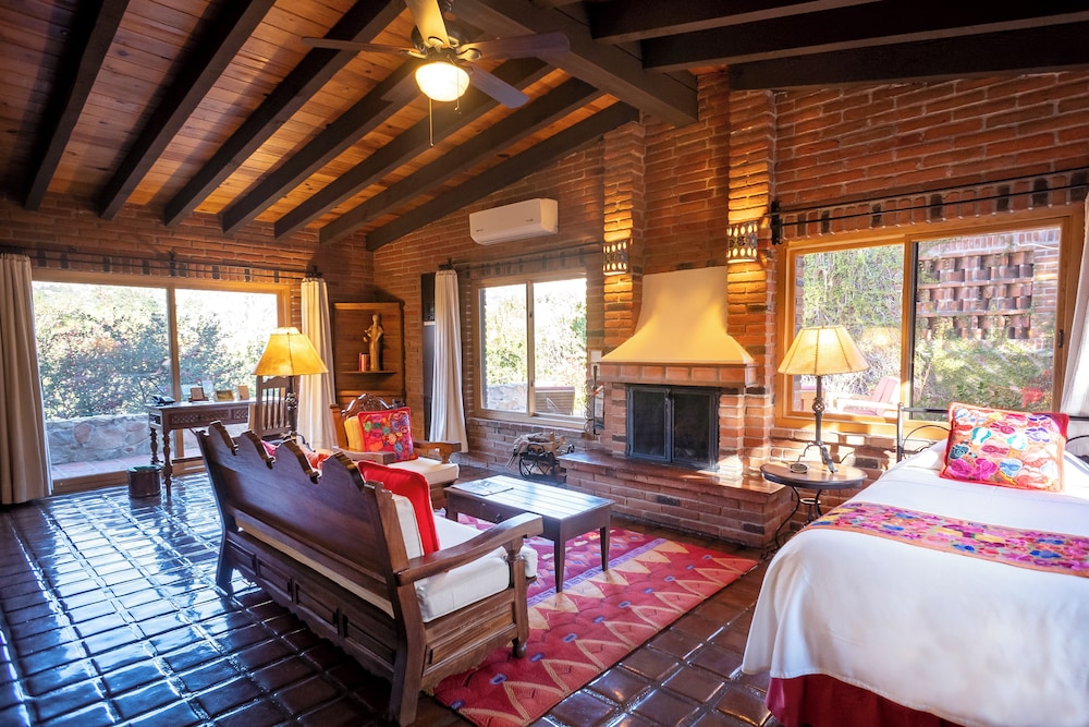Deluxe Room, 3 Twin Beds, Mountain View photo 1