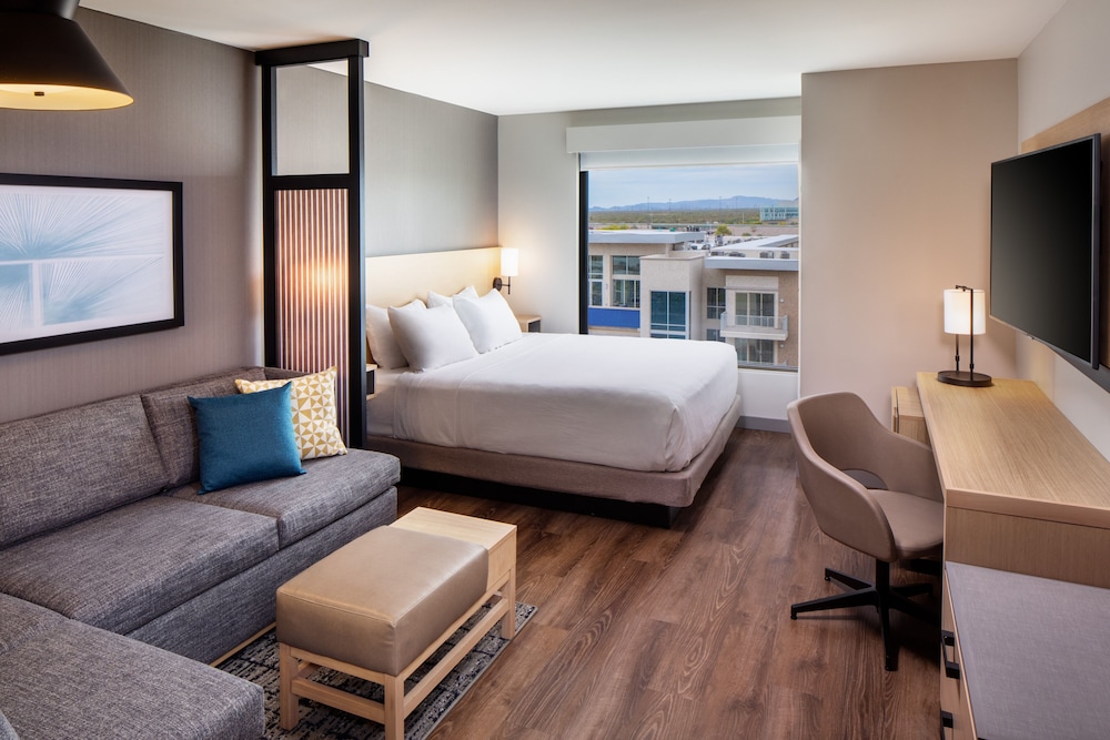 Standard Room, 1 King Bed with Sofa bed (High Floor) - Photo 4
