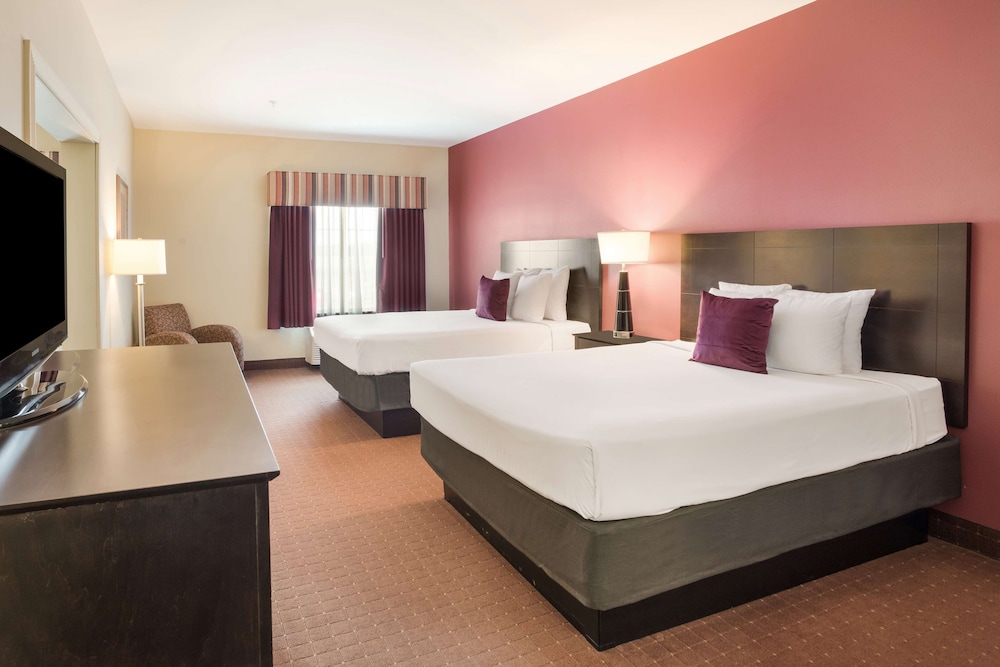 Room, 2 Queen Beds - Photo 6