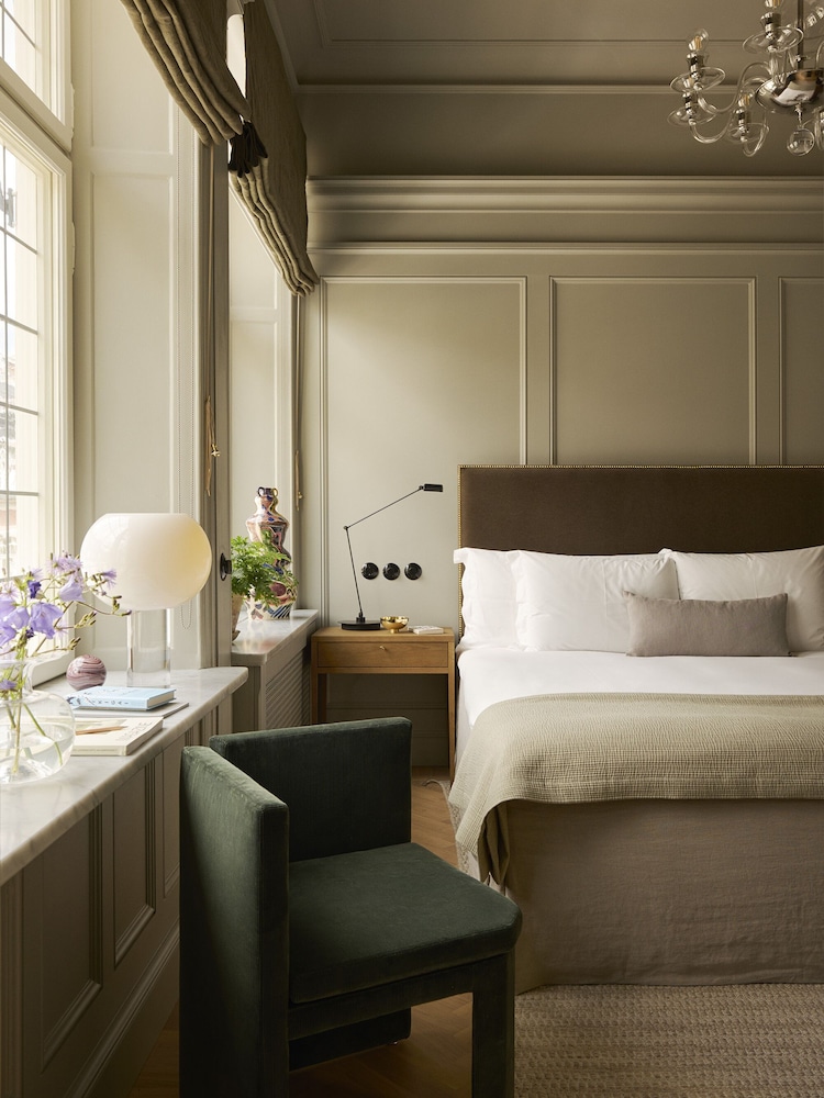 Superior Room, 1 King Bed, Garden View