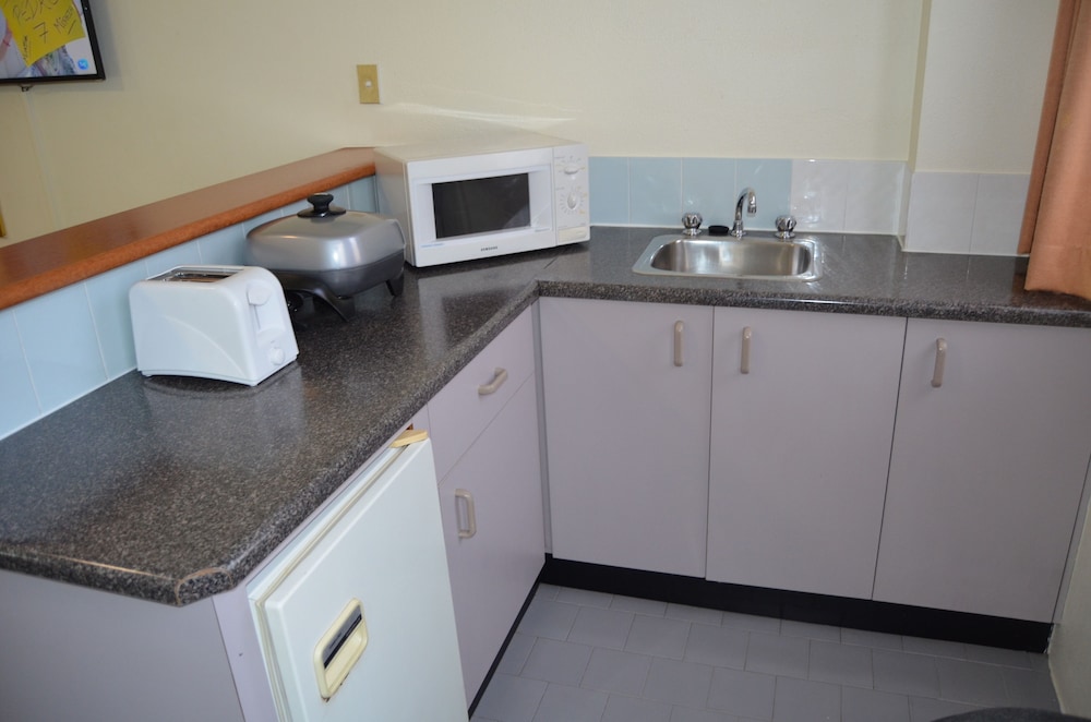 Family Studio, Refrigerator & Microwave