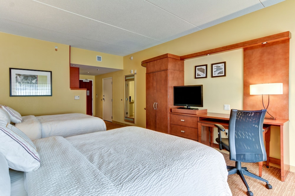 Room, 2 Double Beds (Mobility/Hearing Access, Roll-In Shwr)