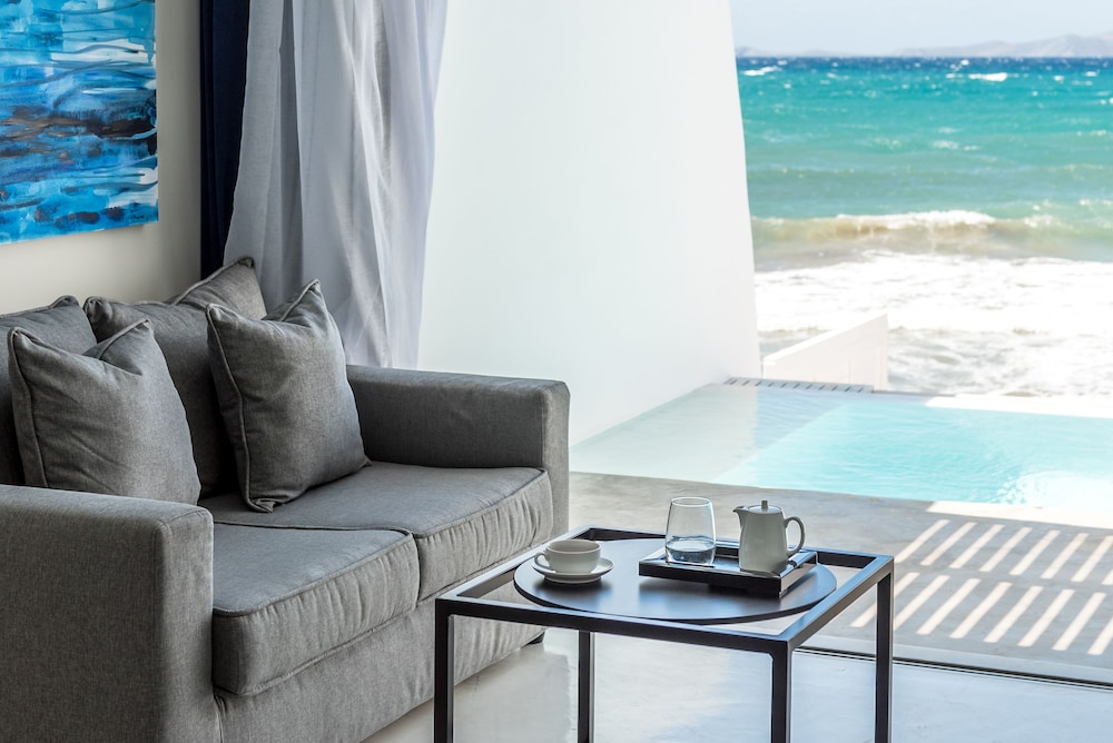 Island Suite Seafront with Private Heated Pool and Beach Access