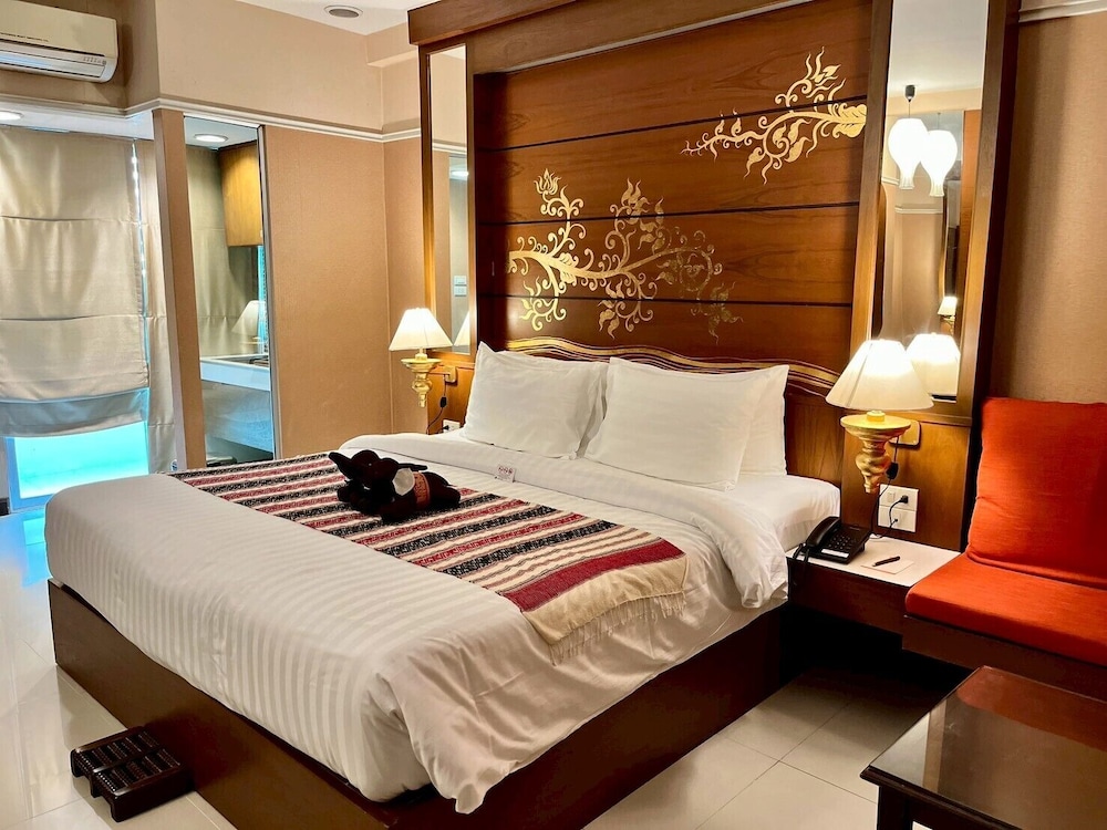 Deluxe Double Room - Room Only No Airport Transfer photo 3