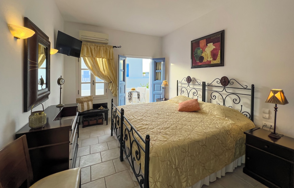 Junior Suite, 1 Bedroom, Pool View