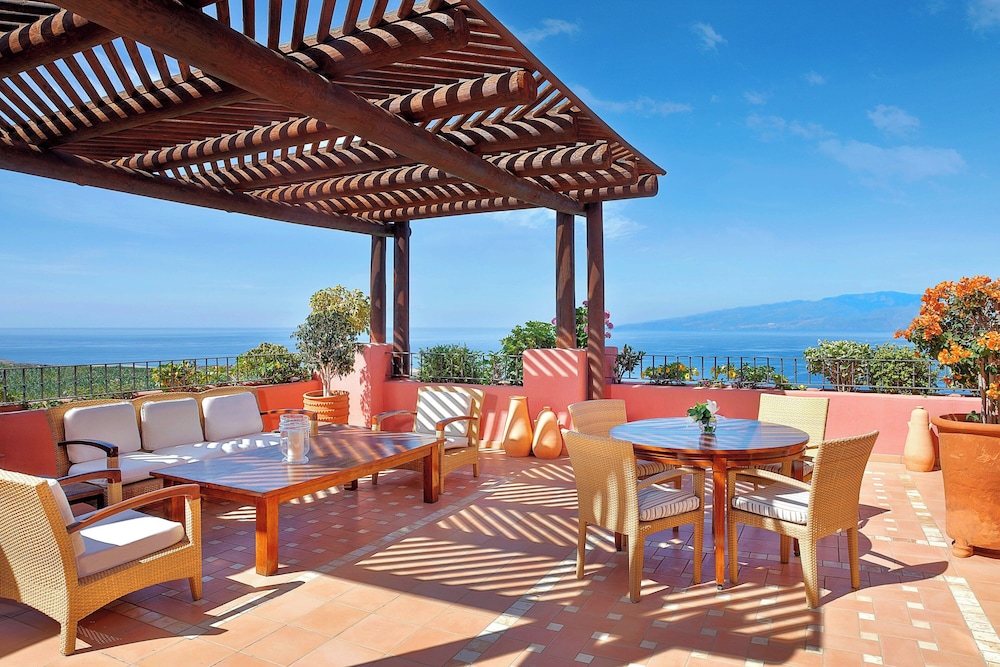 Suite, 2 Bedrooms, Balcony (Ritz Carlton Suite)