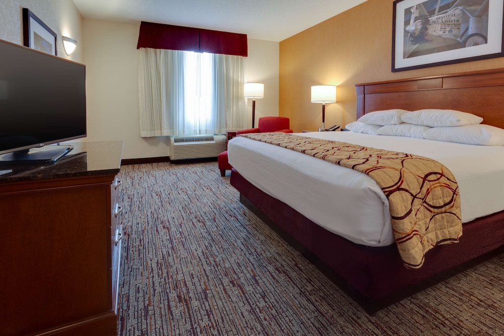Suite, 1 King Bed with Sofa bed, Refrigerator & Microwave (2 Rooms) - Photo 5