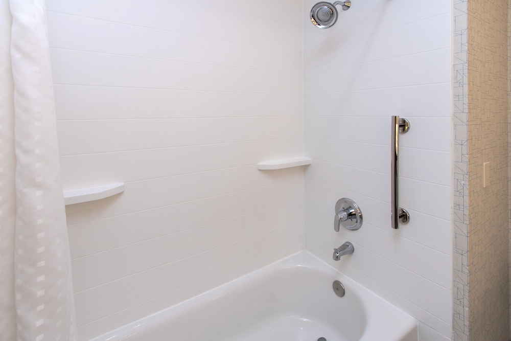 Suite, Multiple Beds - Photo 16