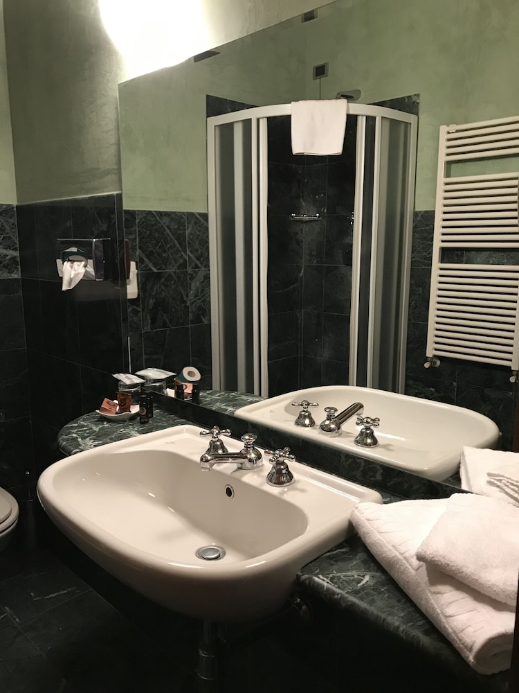 Standard Double Room - Photo 5