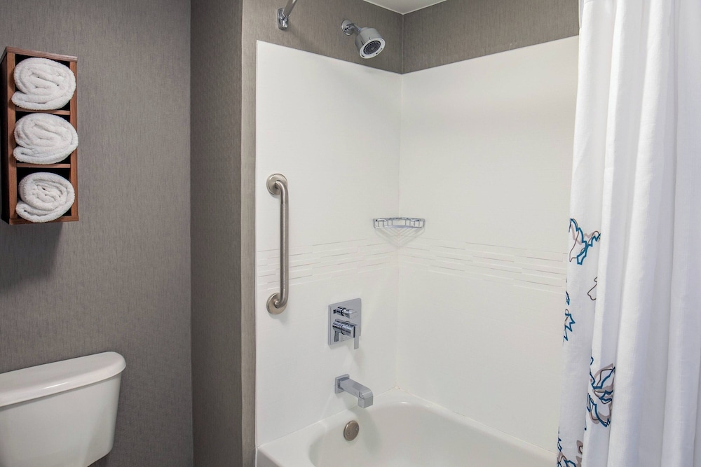 Suite, 2 Bedrooms - Photo 8