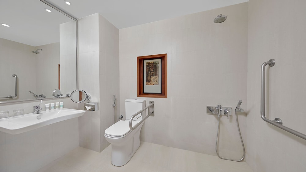Standard Room, 2 Twin Beds, Accessible thumbnail 5