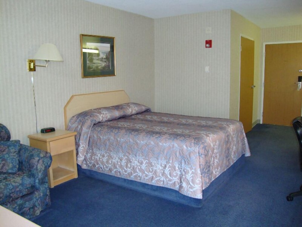 Executive Room, 1 Queen Bed (C Building - Ground Level) photo 1