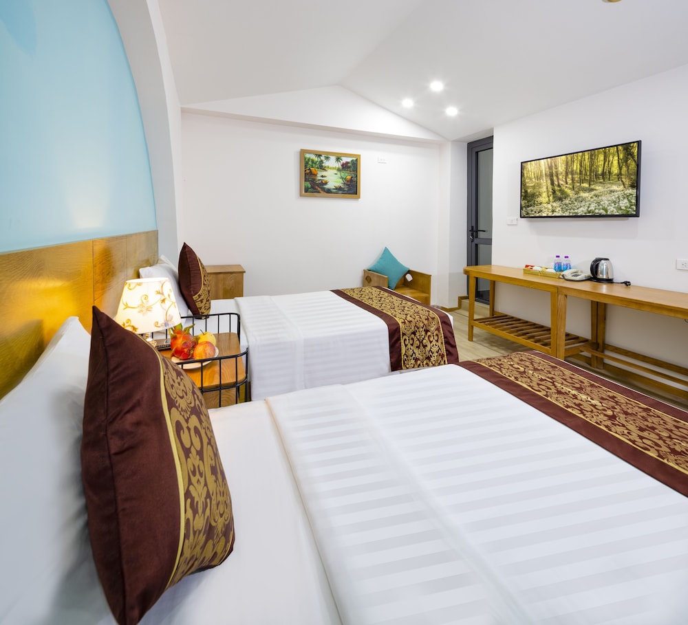 Superior Triple Room, Balcony photo 2