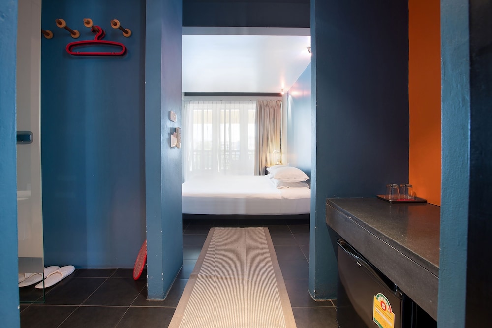 Standard Room, 2 Twin Beds, Canal View photo 3