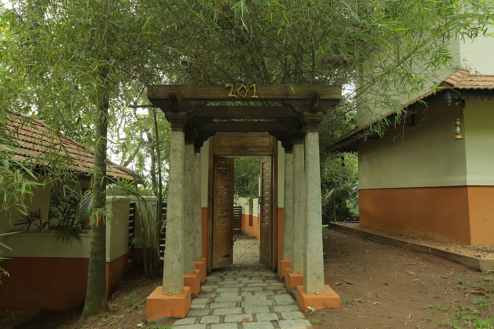 Honeymoon Villa with Plunge Pool photo 2
