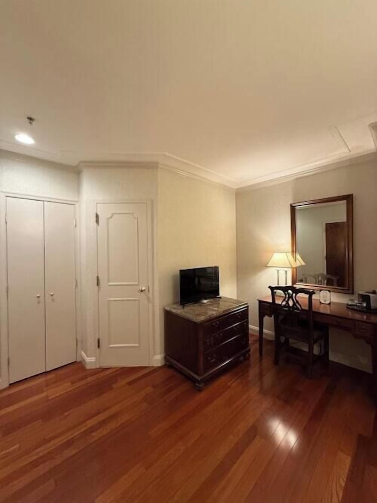 Standard Room, 1 Queen Bed (Standard Queen)