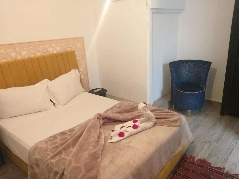 Basic Single Room - Photo 5