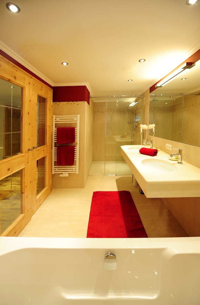 Family Room, 2 Bedrooms, Balcony (Zirben) photo 2