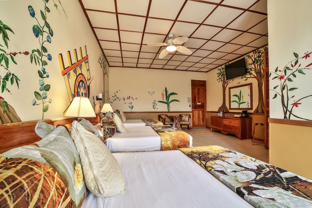 Superior Room, 2 Queen Beds - Photo 13