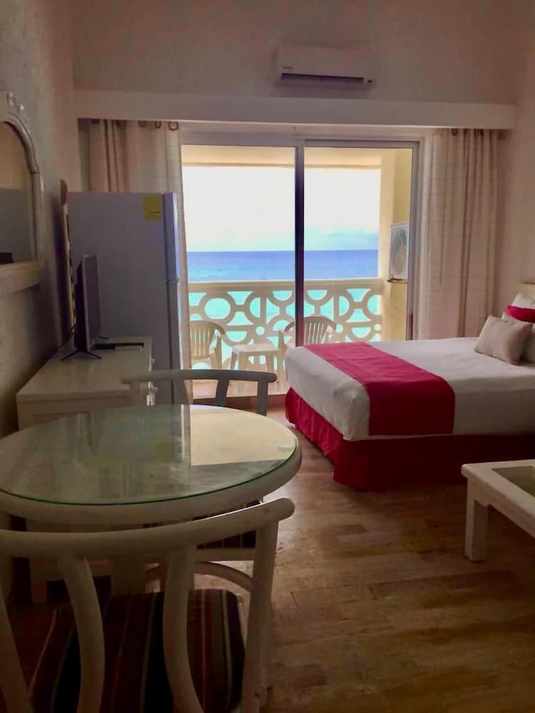 Panoramic Studio, 1 Queen Bed, Balcony, Sea View