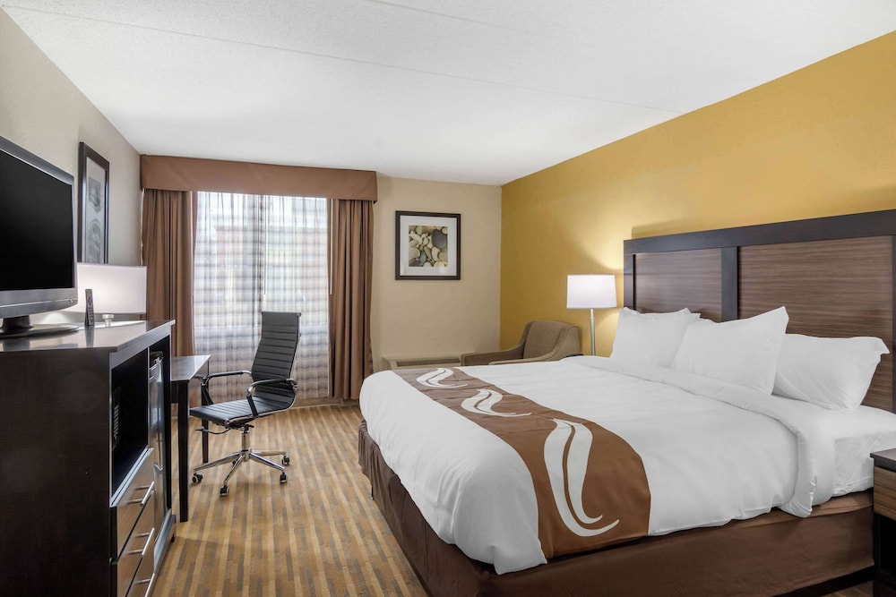 Standard Room, 1 King Bed, Non Smoking photo 1