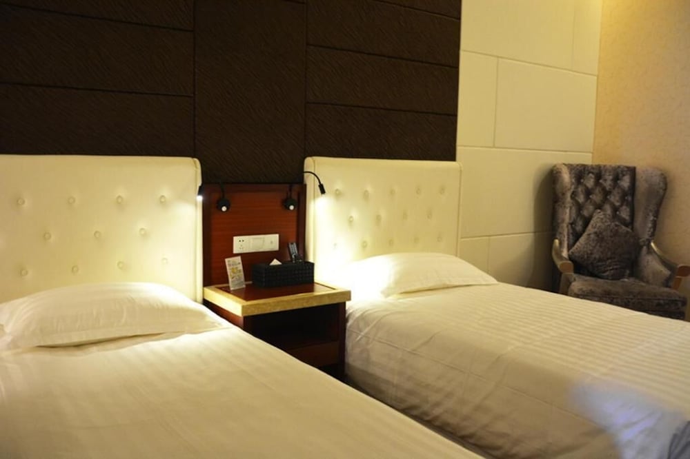 Standard Twin Room, No Windows photo 1