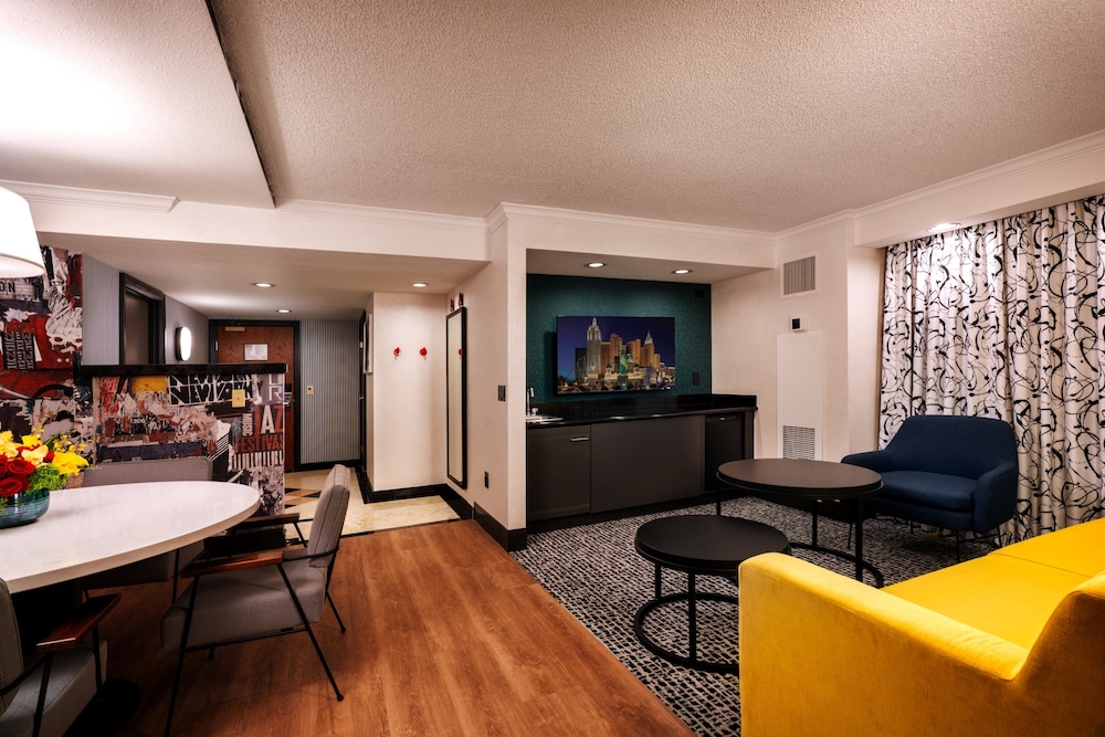 Luxury Suite, 1 Bedroom - Photo 3