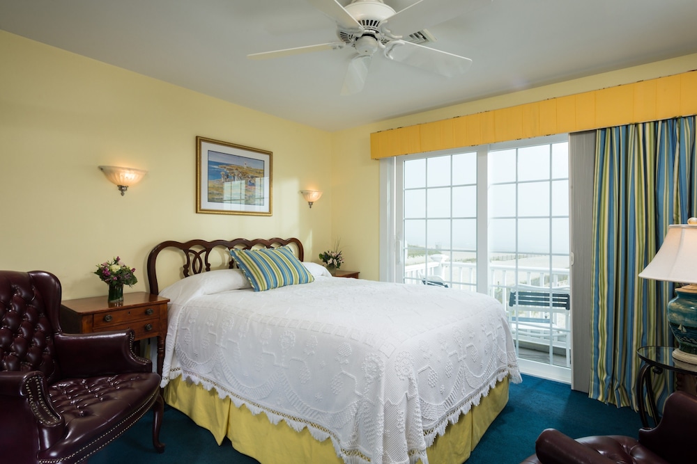 Deluxe Room, 1 Queen Bed, Balcony, Beach View