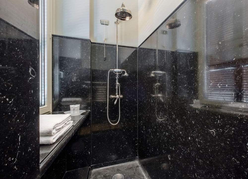 Deluxe Room, Corner