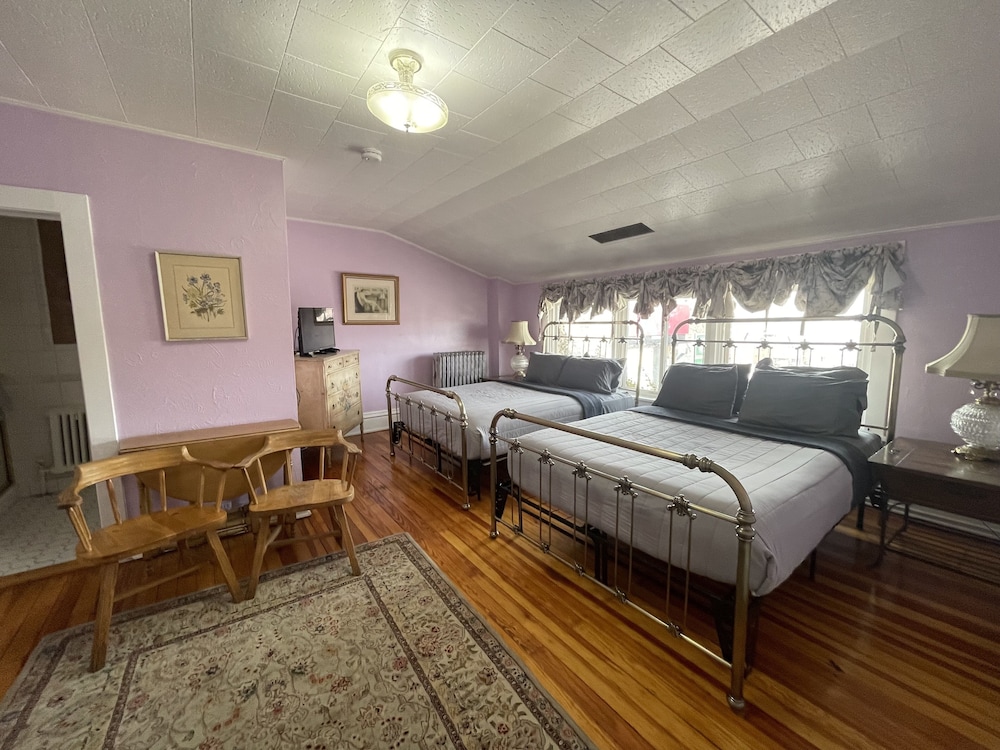 Edward Suite 31 - Photo 1