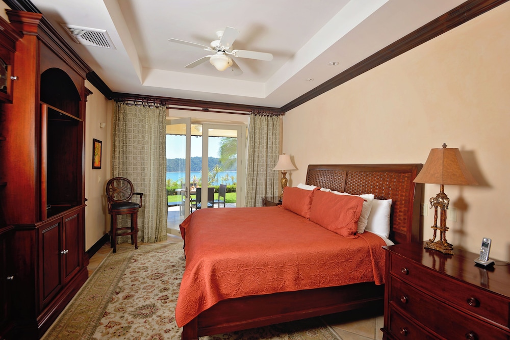 Superior Condo, Ocean View