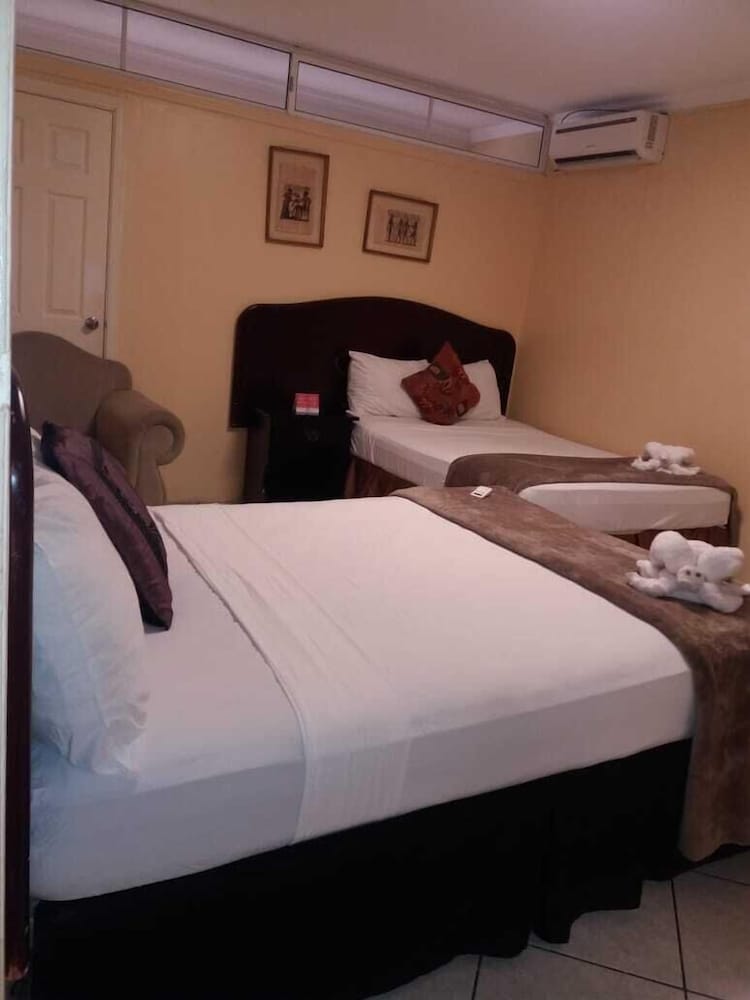 Economy Double Room, 2 Queen Beds