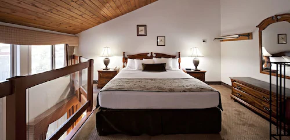 Loft Fireplace Suite - Photo 4