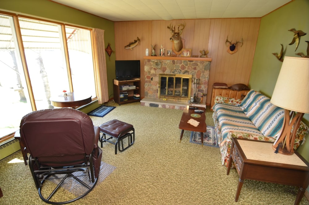 House, 2 Bedrooms photo 3