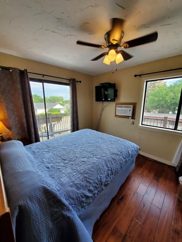 Standard Room, 1 Queen Bed photo 1